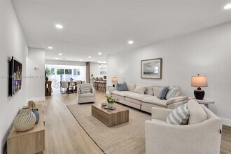 3920 Hayes St in Hollywood, FL - Building Photo - Building Photo