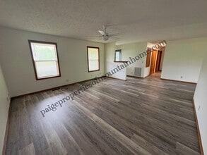 313 Bomber Blvd in Mountain Home, AR - Building Photo - Building Photo