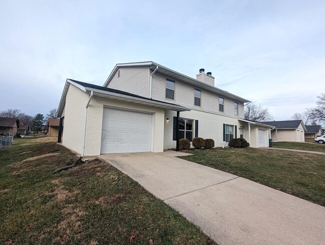 709 Ganim Dr in Belleville, IL - Building Photo - Building Photo