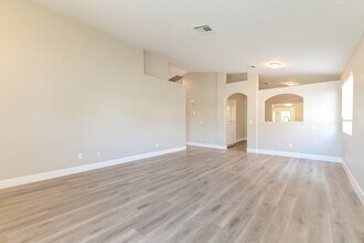 7105 Village Shore Ct in Las Vegas, NV - Building Photo - Building Photo