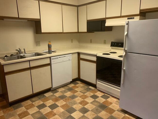 421 20th Ave W in Menomonie, WI - Building Photo - Building Photo