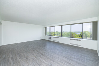 740 River Drive in St. Paul, MN - Building Photo - Interior Photo