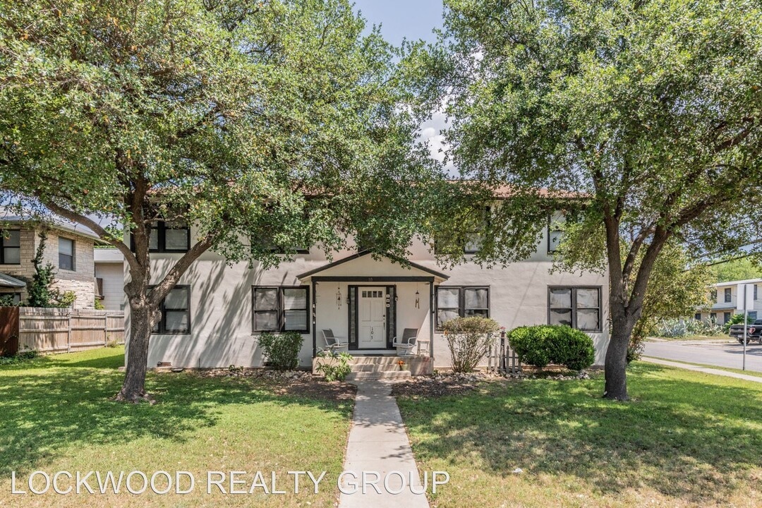 103 Thomas Jefferson Dr in San Antonio, TX - Building Photo