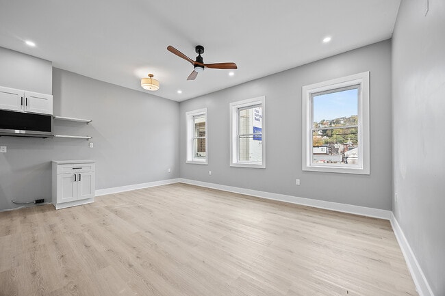 1109 E Carson St, Unit 3 in Pittsburgh, PA - Building Photo - Building Photo