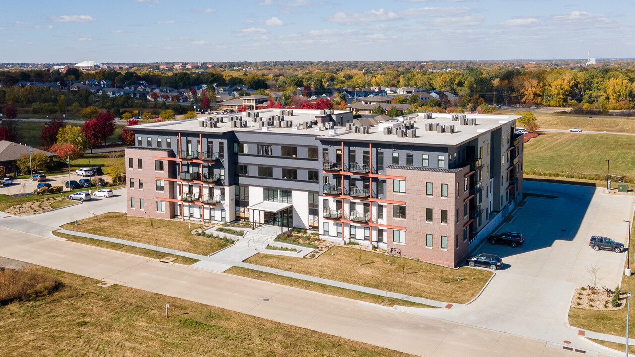 The Residence @ Willow Falls in Cedar Falls, IA - Foto de edificio