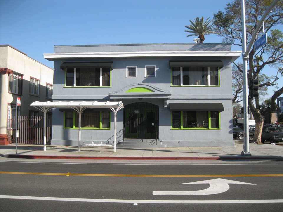 741 E 7th St in Long Beach, CA - Building Photo