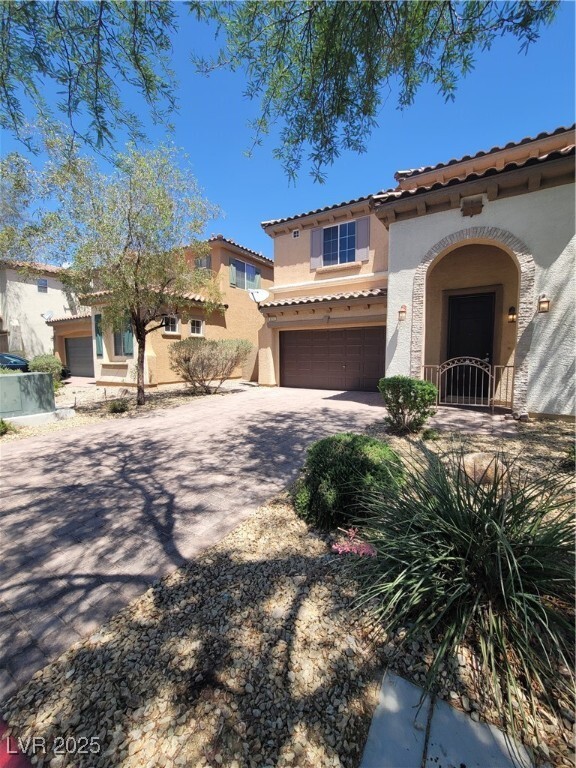 8252 Settlers Inn Ct in Las Vegas, NV - Building Photo - Building Photo