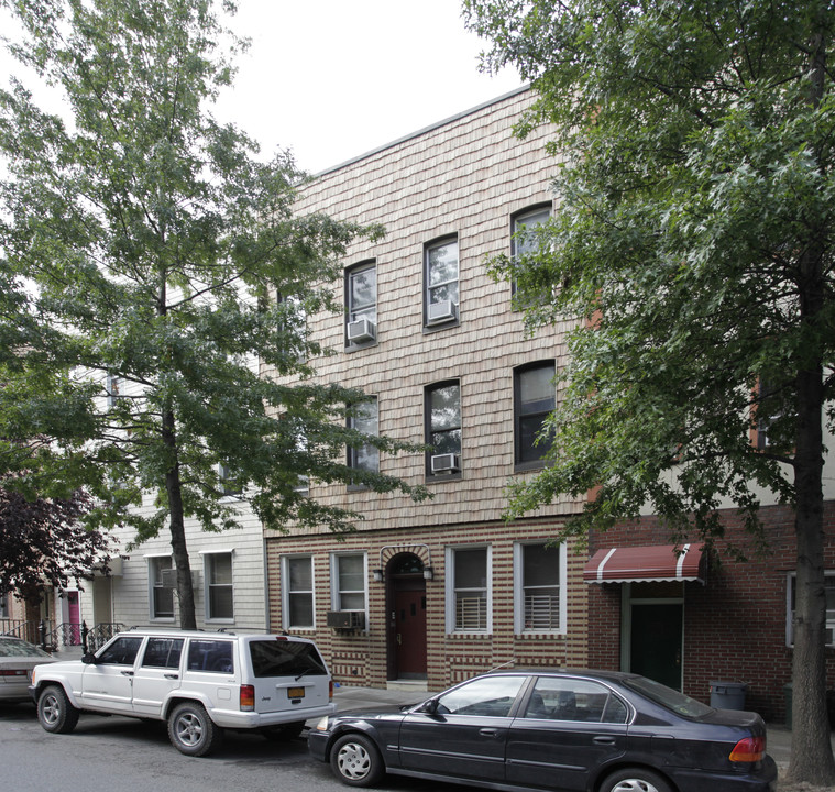 471 Humboldt St in Brooklyn, NY - Foto de edificio