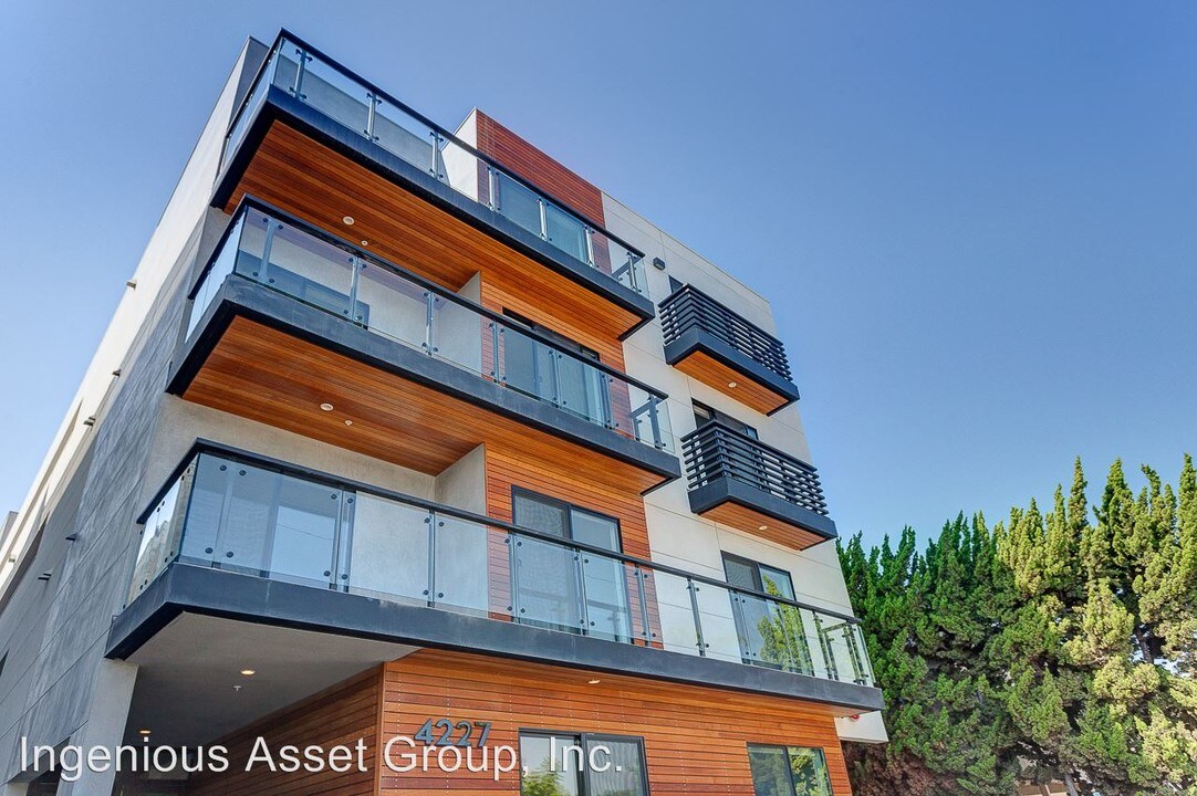 4227 McLaughlin Ave in Los Angeles, CA - Foto de edificio