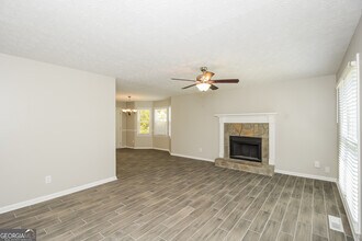 333 Oak Landing Cir in Douglasville, GA - Building Photo - Building Photo