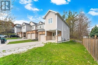 20 Peartree Ct in Barrie, ON - Building Photo - Building Photo
