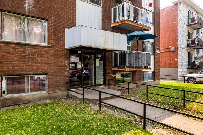 6400 Pascal Rue in Montreal Nord, QC - Building Photo - Building Photo