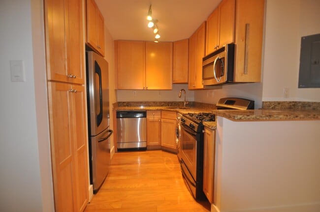 4840 MacArthur Blvd NW in Washington, DC - Building Photo - Building Photo