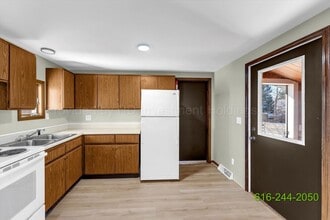 110 W Elm St in Fremont, MI - Building Photo - Building Photo