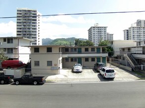 2612 Kaaha St in Honolulu, HI - Building Photo - Building Photo