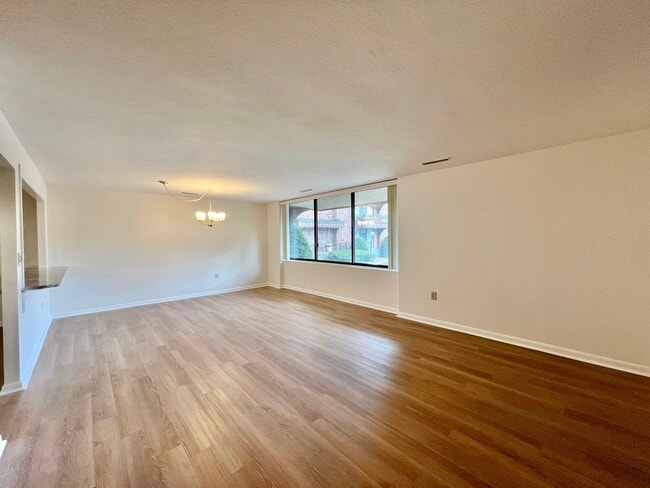 1004 Paradise Rd, Unit 1-H in Swampscott, MA - Foto de edificio - Building Photo