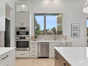 4535 E Copper Point Dr in Meridian, ID - Building Photo - Building Photo