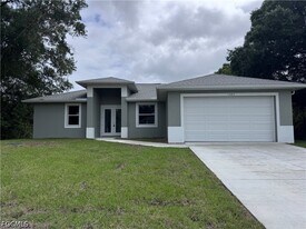 1305 Andover Dr in La Belle, FL - Building Photo