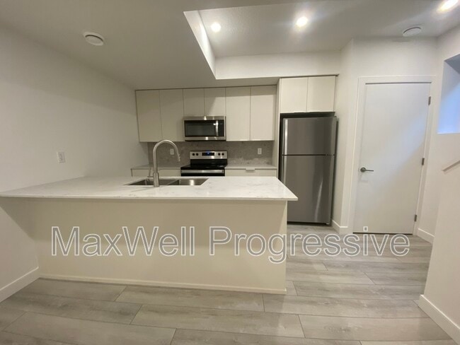 10455-10143 143 St NW in Edmonton, AB - Building Photo - Building Photo
