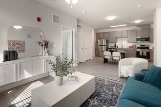 Joyfield Flats at Woodbridge in Woodbridge, VA - Building Photo - Interior Photo
