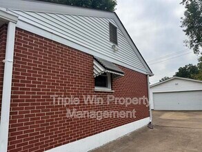 90 W St Anthony Ln in Florissant, MO - Building Photo - Building Photo