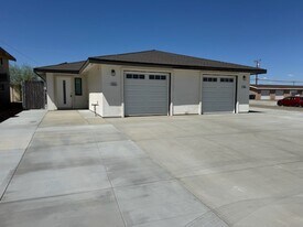 8655 N Loop Blvd in California City, CA - Building Photo