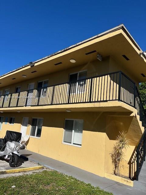 681 W 81st St, Unit AW0M6 in Hialeah, FL - Building Photo