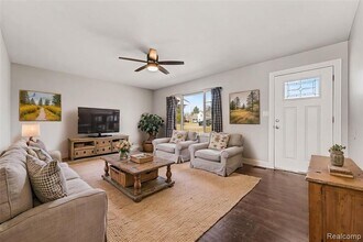 880 Hemingway Rd in Lake Orion, MI - Building Photo - Building Photo