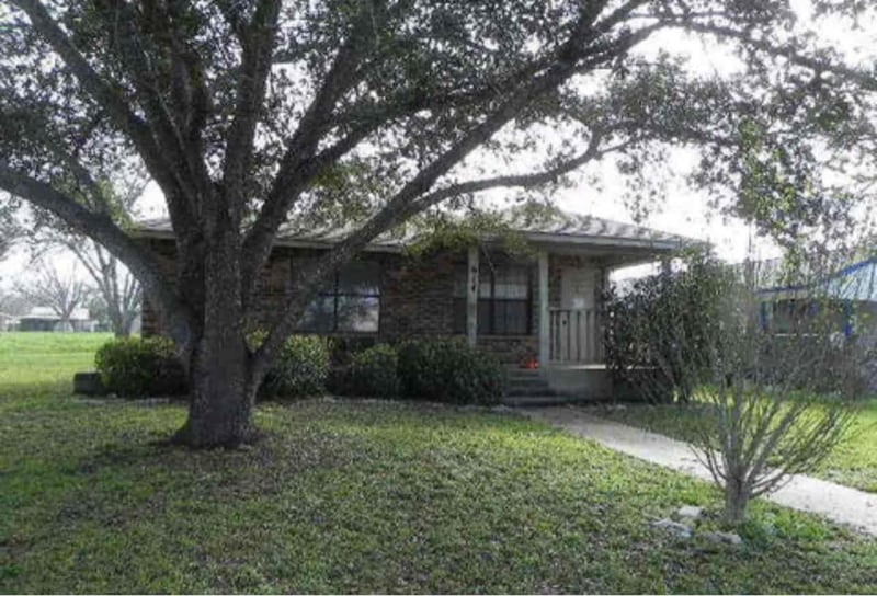 614 E Live Oak St in Lockhart, TX - Foto de edificio