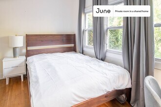 Room in Shared 5 bed/1 bath home in Boston, MA - Building Photo - Building Photo