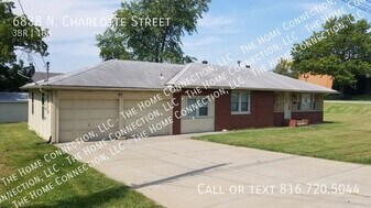 6838 N Charlotte St in Kansas City, MO - Building Photo
