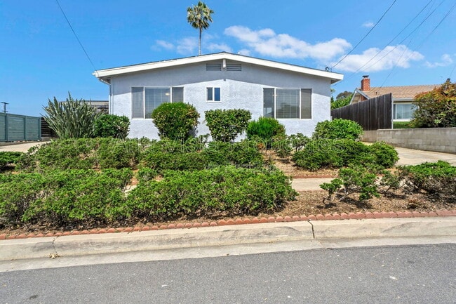 4722 Mt La Palma Dr in San Diego, CA - Building Photo - Building Photo