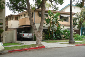 217 N Kenwood St in Glendale, CA - Building Photo - Building Photo