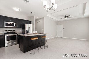 1612 Deer Hls in Edinburg, TX - Building Photo
