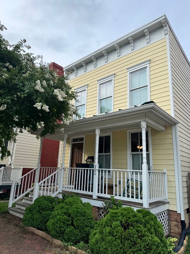 property at 304 W Leigh St
