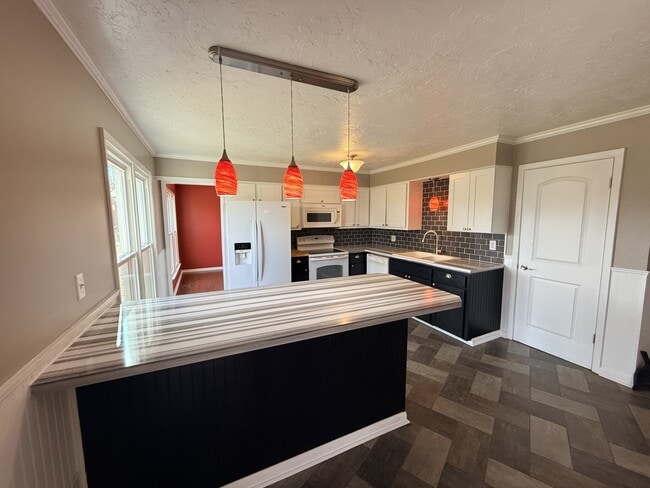 151 Cherokee Dr in Martin, TN - Building Photo - Building Photo