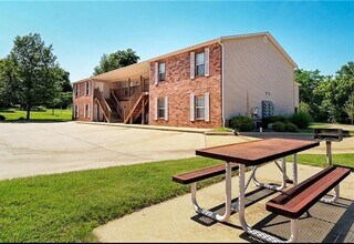 1437 Sligo St in Fayetteville, AR - Building Photo - Building Photo