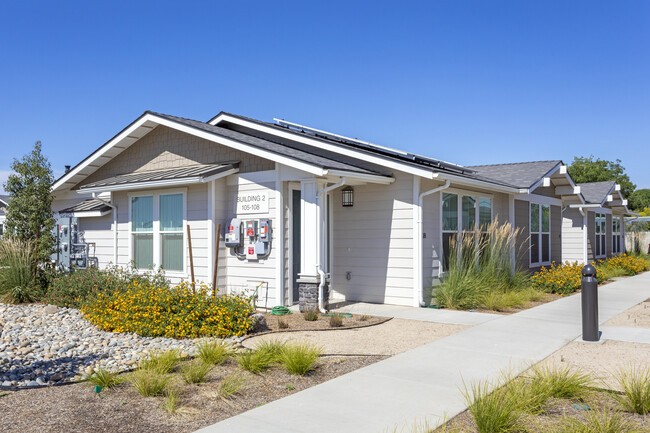 Annadale Commons in Fresno, CA - Building Photo - Building Photo