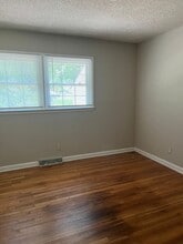 311 Carter Dr in Thomasville, NC - Foto de edificio - Building Photo