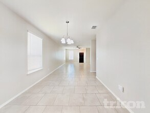 14003 Elounda in San Antonio, TX - Foto de edificio - Building Photo