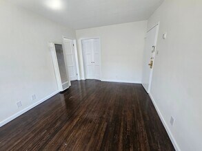 1448 S Dunsmuir Ave, Unit 1448 in Los Angeles, CA - Foto de edificio - Building Photo