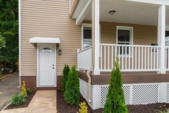 158 Valley Rd, Unit Unit 2 in Montclair, NJ - Building Photo - Building Photo