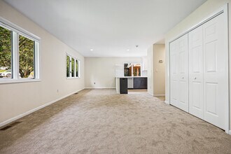 11 Maple Ave in Greenwich, CT - Building Photo - Building Photo