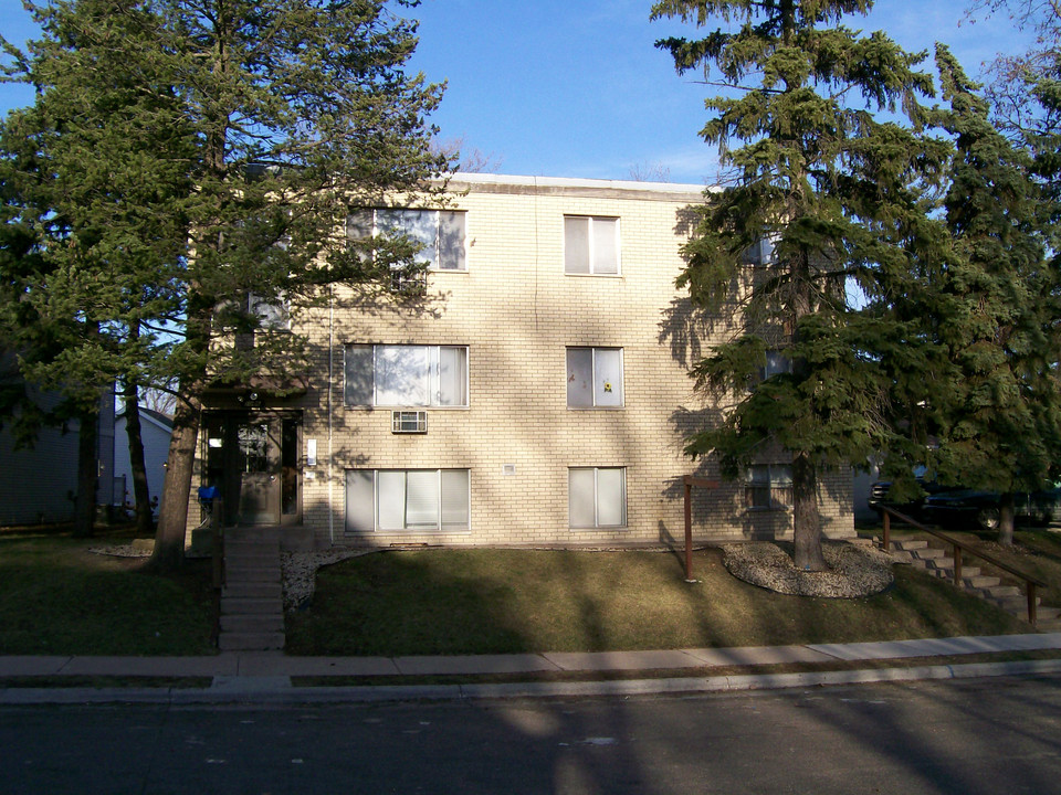 1086 Como Pl in St. Paul, MN - Foto de edificio