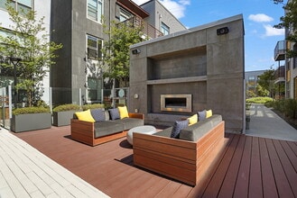 ROEN Menlo Park in Menlo Park, CA - Foto de edificio - Building Photo