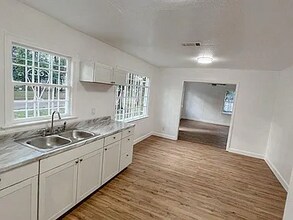 1924 Willow Way in Jackson, MS - Building Photo - Building Photo