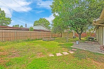 710 W Embercrest Dr in Arlington, TX - Building Photo - Building Photo
