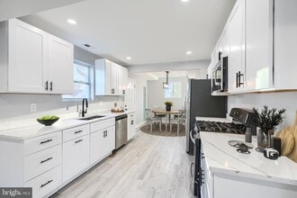 9 Avenal Rd in Essex, MD - Building Photo - Building Photo