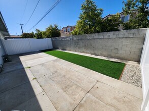 233 E 219th St in Carson, CA - Building Photo - Building Photo