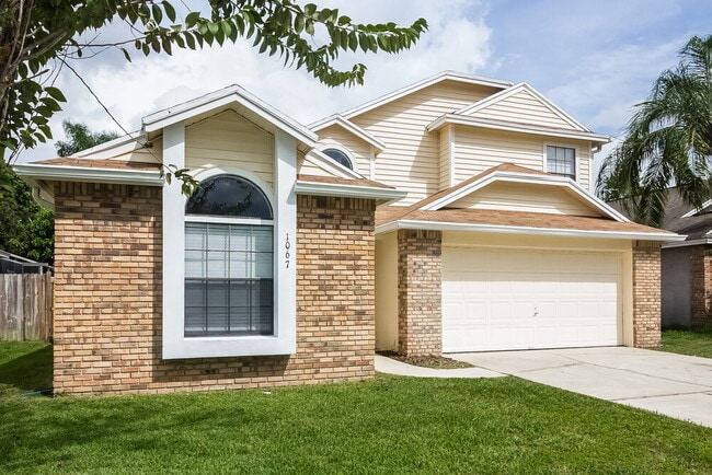 1067 Manigan Ave in Oviedo, FL - Foto de edificio - Building Photo